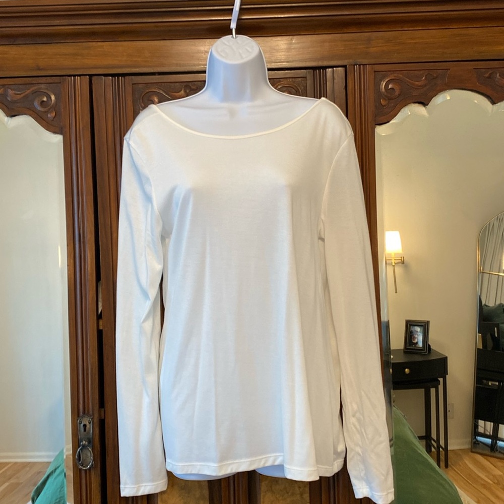 Cream Athleta Top with Twisted Back
